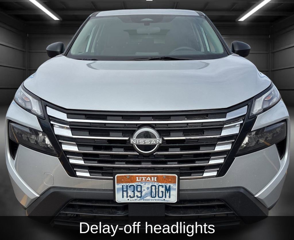 Used 2024 Nissan Rogue S image 9