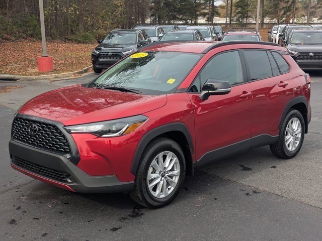Used 2025 Toyota Corolla Cross LE image 3