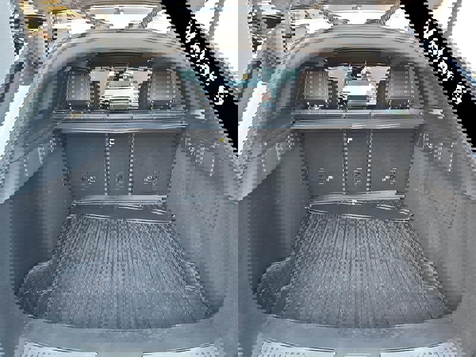 Used 2020 Land Rover Range Rover Velar S image 23