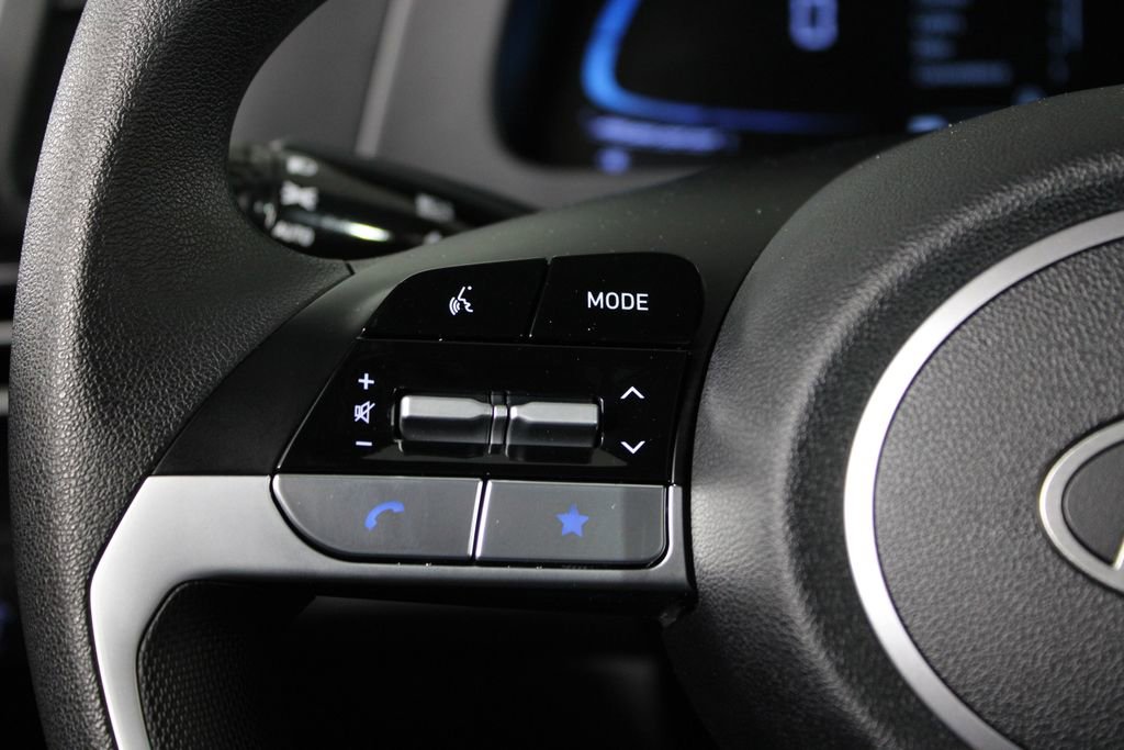 Certified 2025 Hyundai Elantra SE image 24