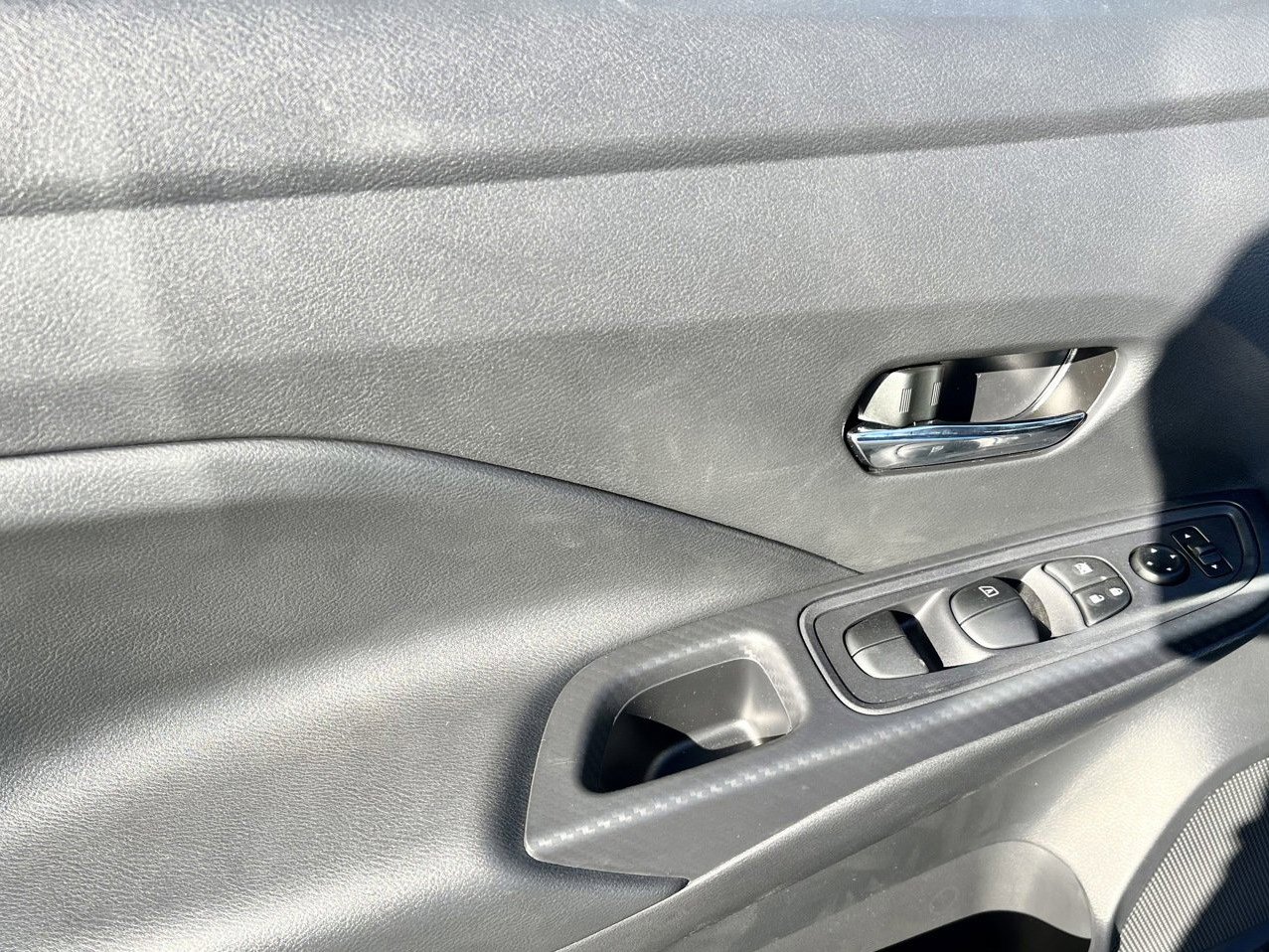 Used 2025 Nissan Versa SV w/ Trunk Package image 22