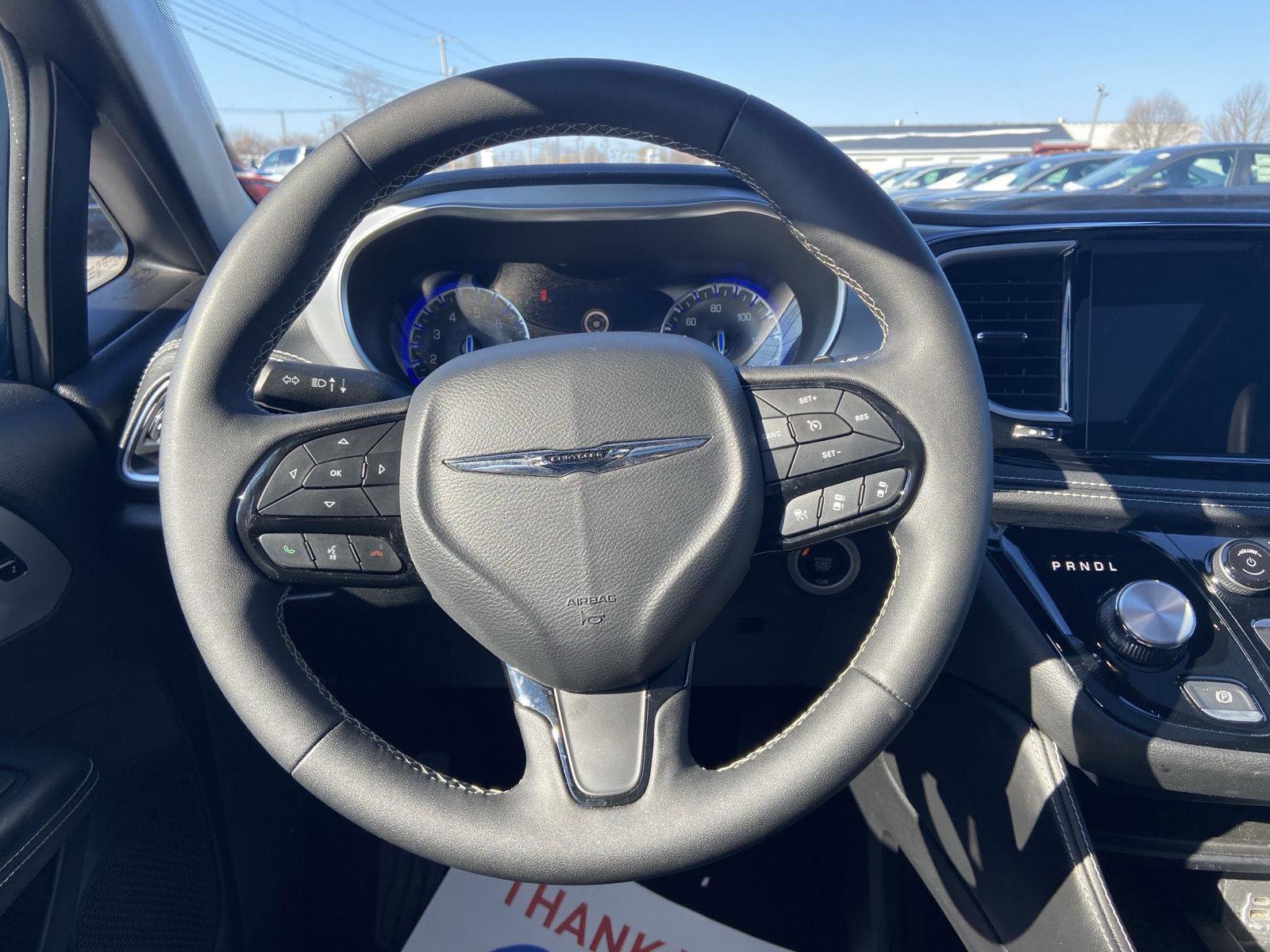 Used 2025 Chrysler Pacifica Limited image 38