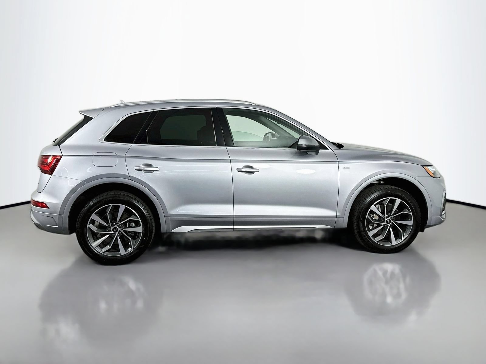 Used 2023 Audi Q5 2.0T Premium w/ Convenience Package AWD/4WD image 8