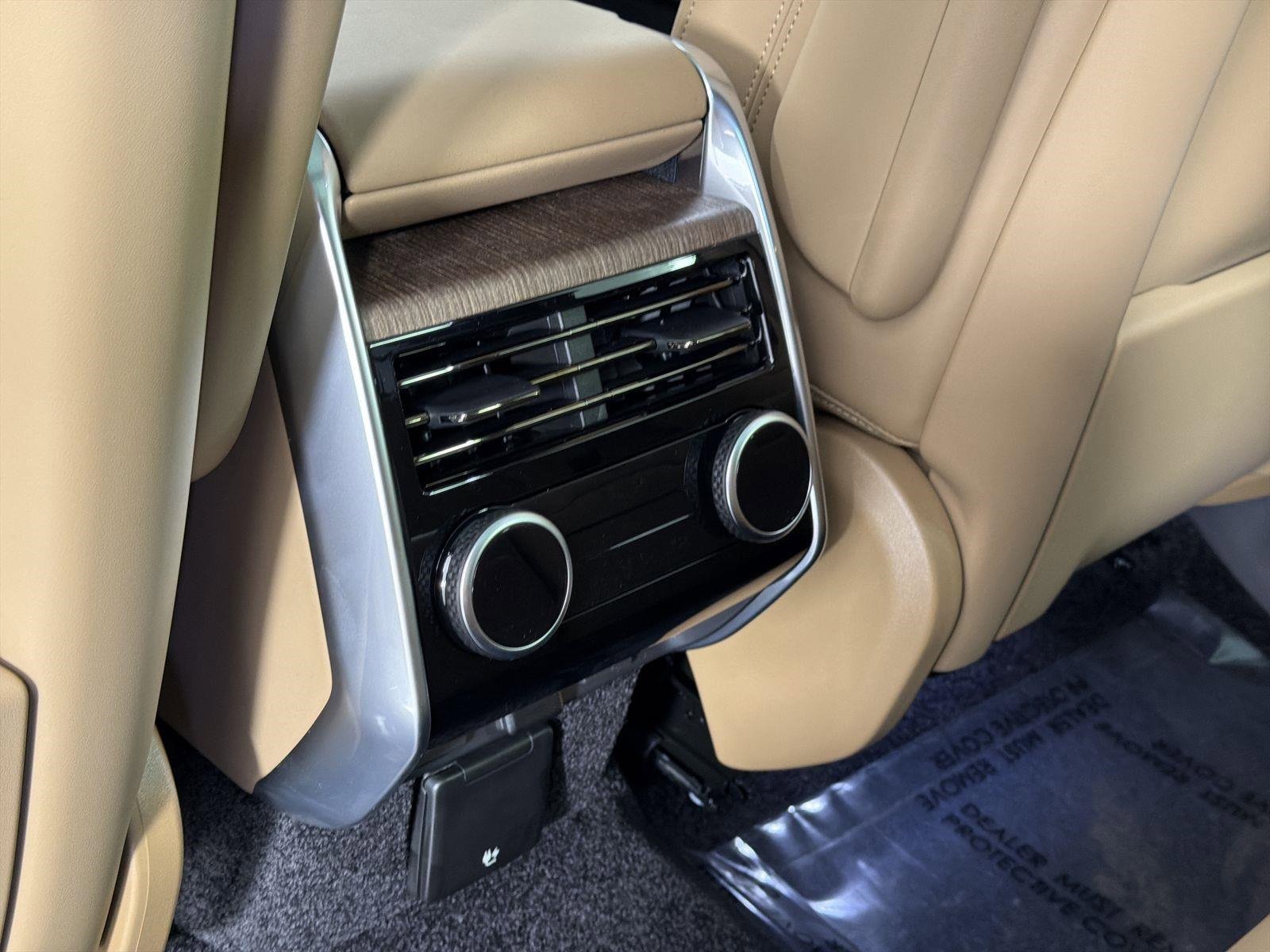 New 2025 Land Rover Range Rover SE image 28