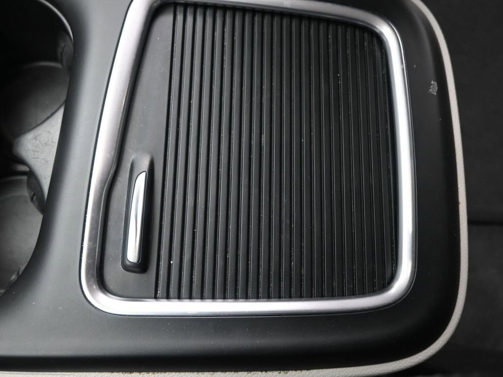 Used 2024 Chrysler Pacifica Touring-L image 32