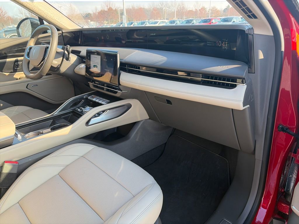 Used 2025 Lincoln Nautilus Premier w/ Equipment Group 102A image 15