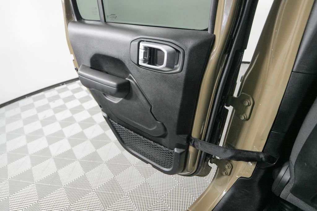 Used 2025 Jeep Gladiator Mojave image 17