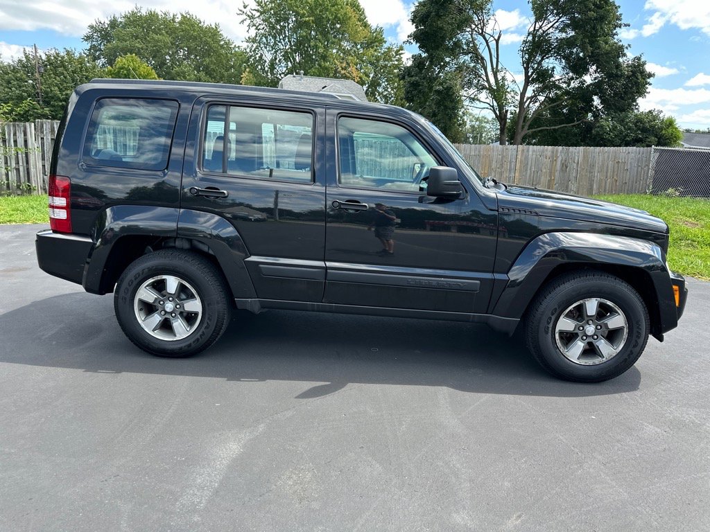 Used 2009 Jeep Liberty Sport image 5