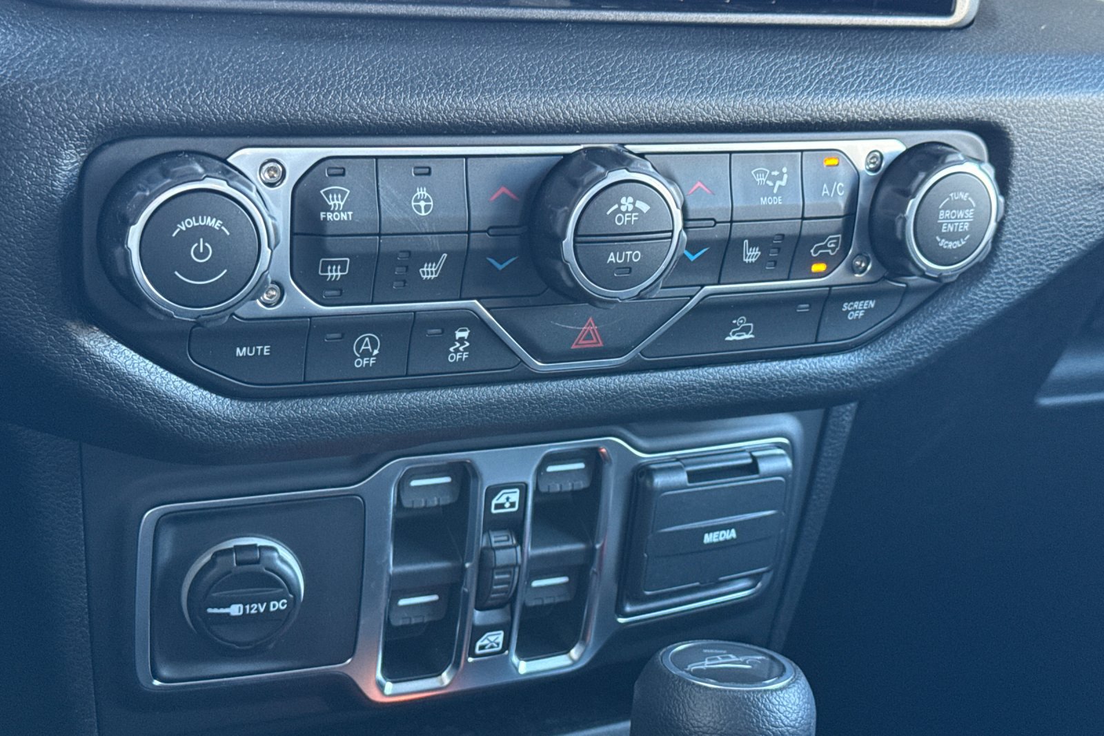 New 2026 Jeep Gladiator Sport AWD/4WD image 18
