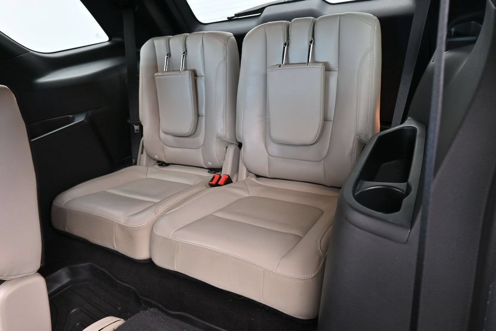 Used 2018 Ford Explorer XLT w/ Equipment Group 202A FWD image 31