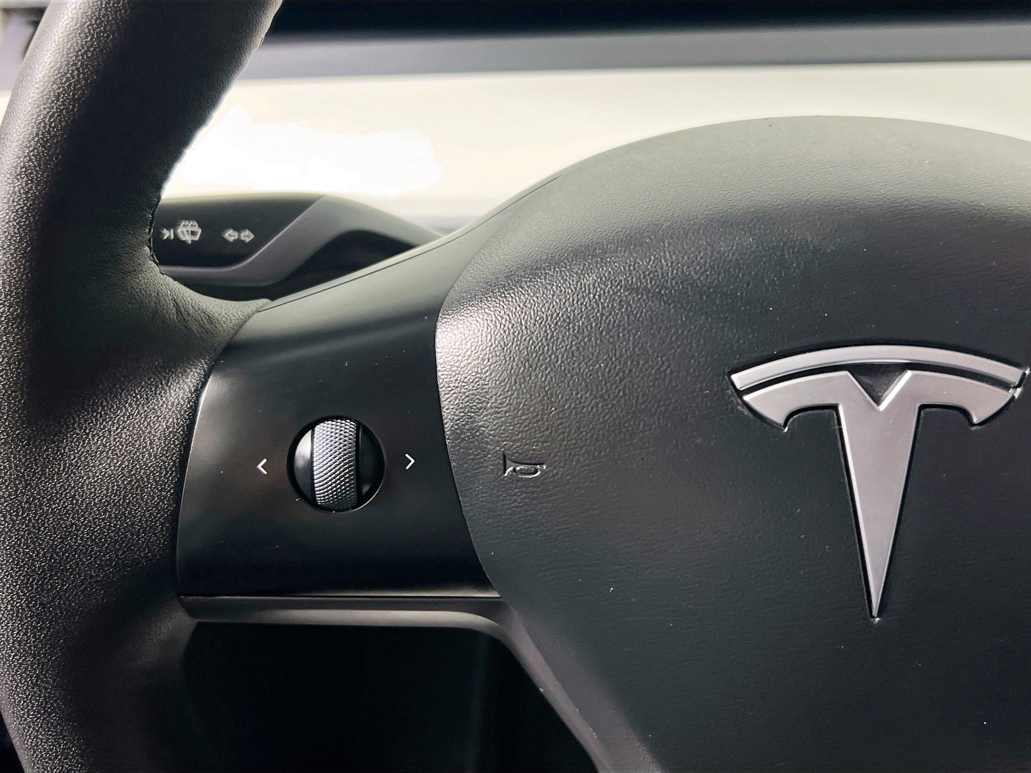 Used 2022 Tesla Model Y Long Range image 18