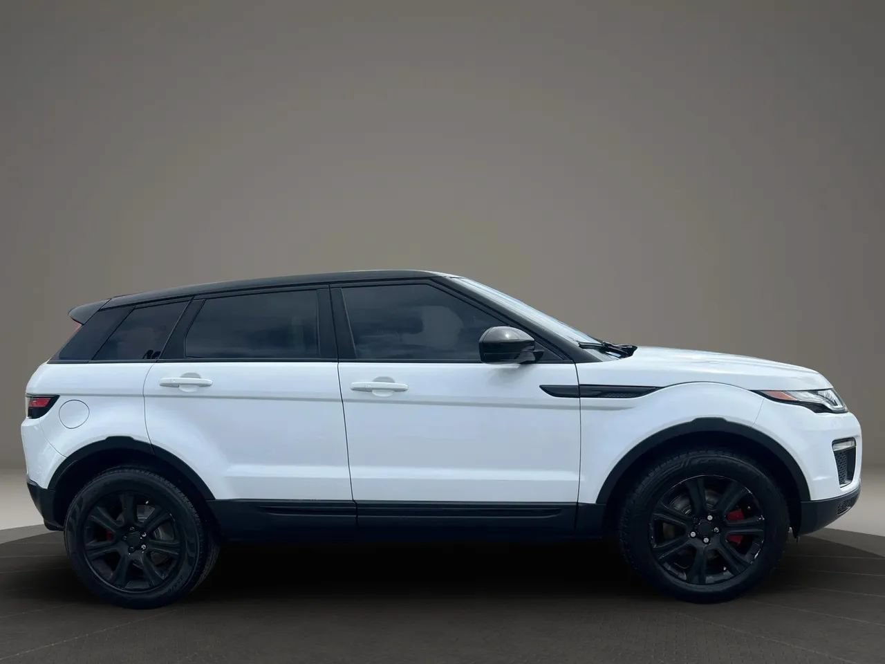Used 2017 Land Rover Range Rover Evoque SE Premium AWD/4WD image 4