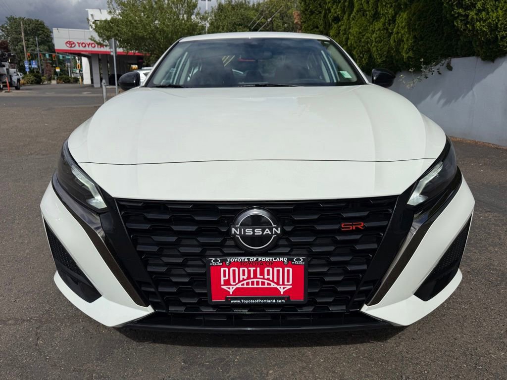 Used 2025 Nissan Altima 2.5 SR FWD image 3