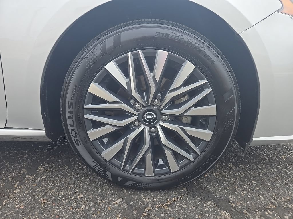 Used 2024 Nissan Altima 2.5 SV FWD image 10