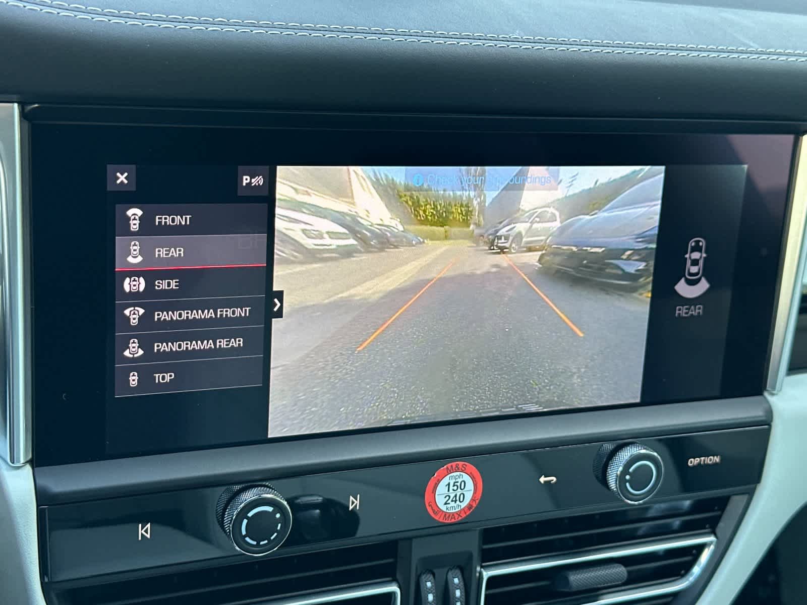 Certified 2025 Porsche Macan AWD/4WD image 22