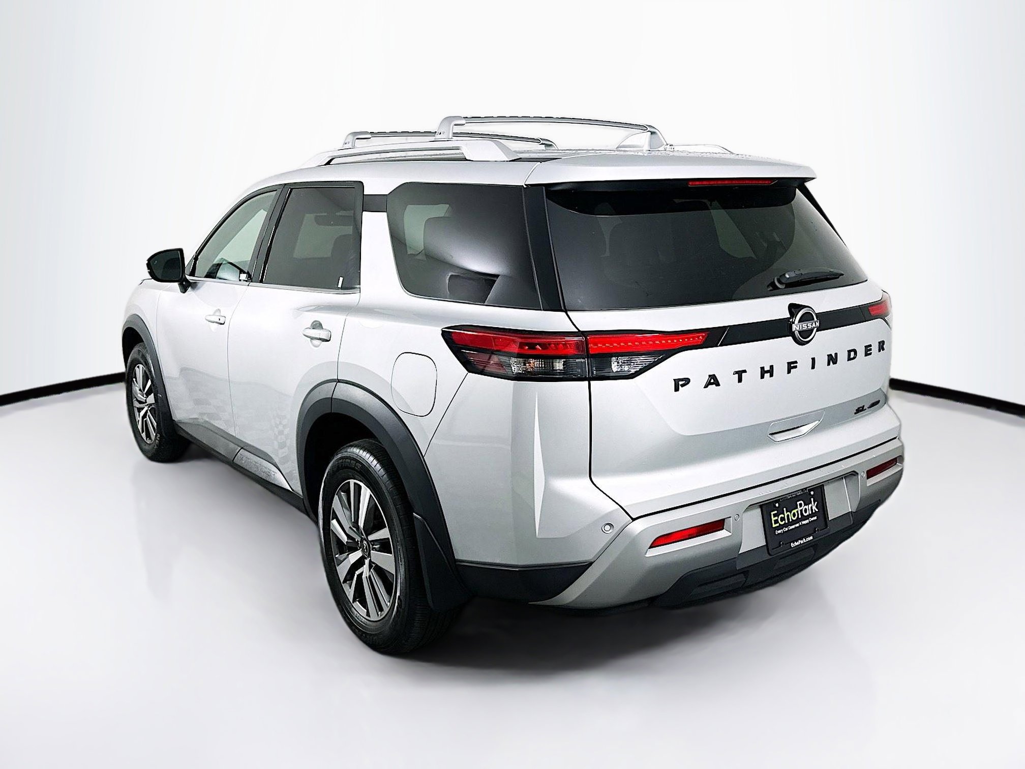 Used 2023 Nissan Pathfinder SL w/ Black Appearance Package image 5