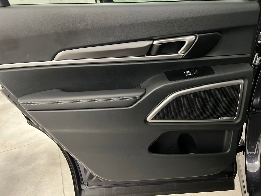 Used 2025 Kia Telluride S image 16