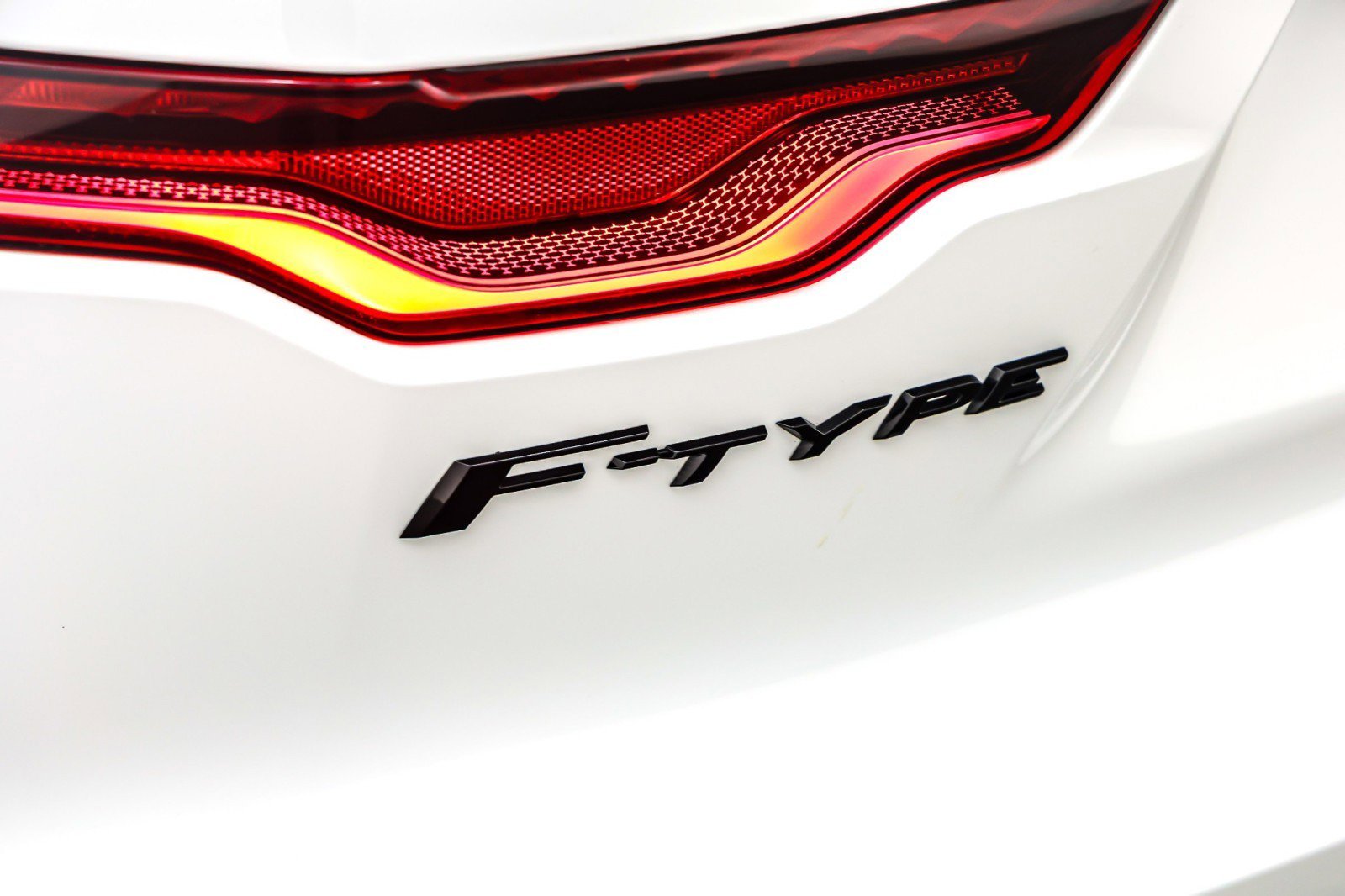 Used 2023 Jaguar F-TYPE R-Dynamic image 10