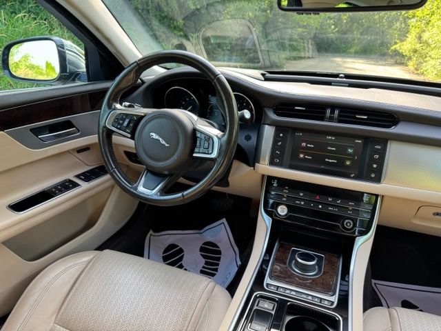 Used 2018 Jaguar XF Prestige AWD/4WD image 28