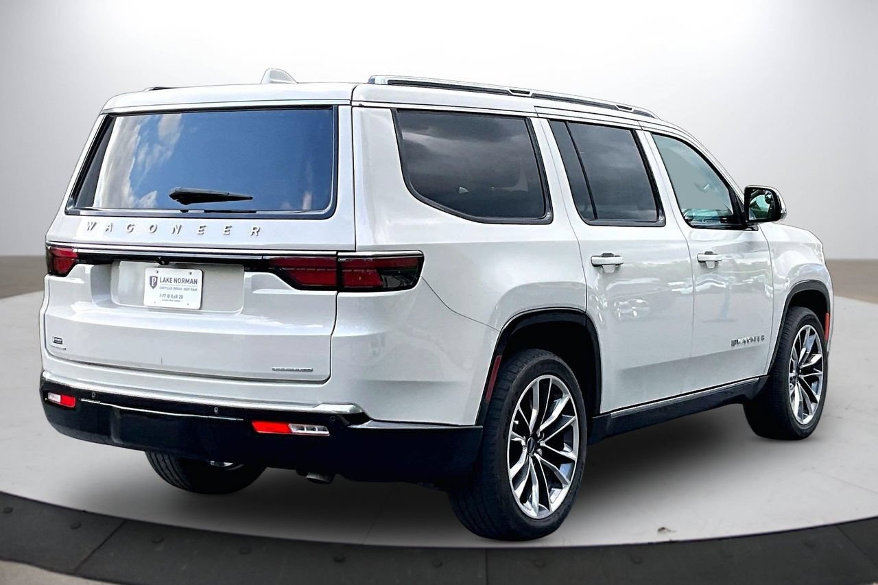Certified 2022 Jeep Wagoneer Series III w/ Premium Group I AWD/4WD image 9