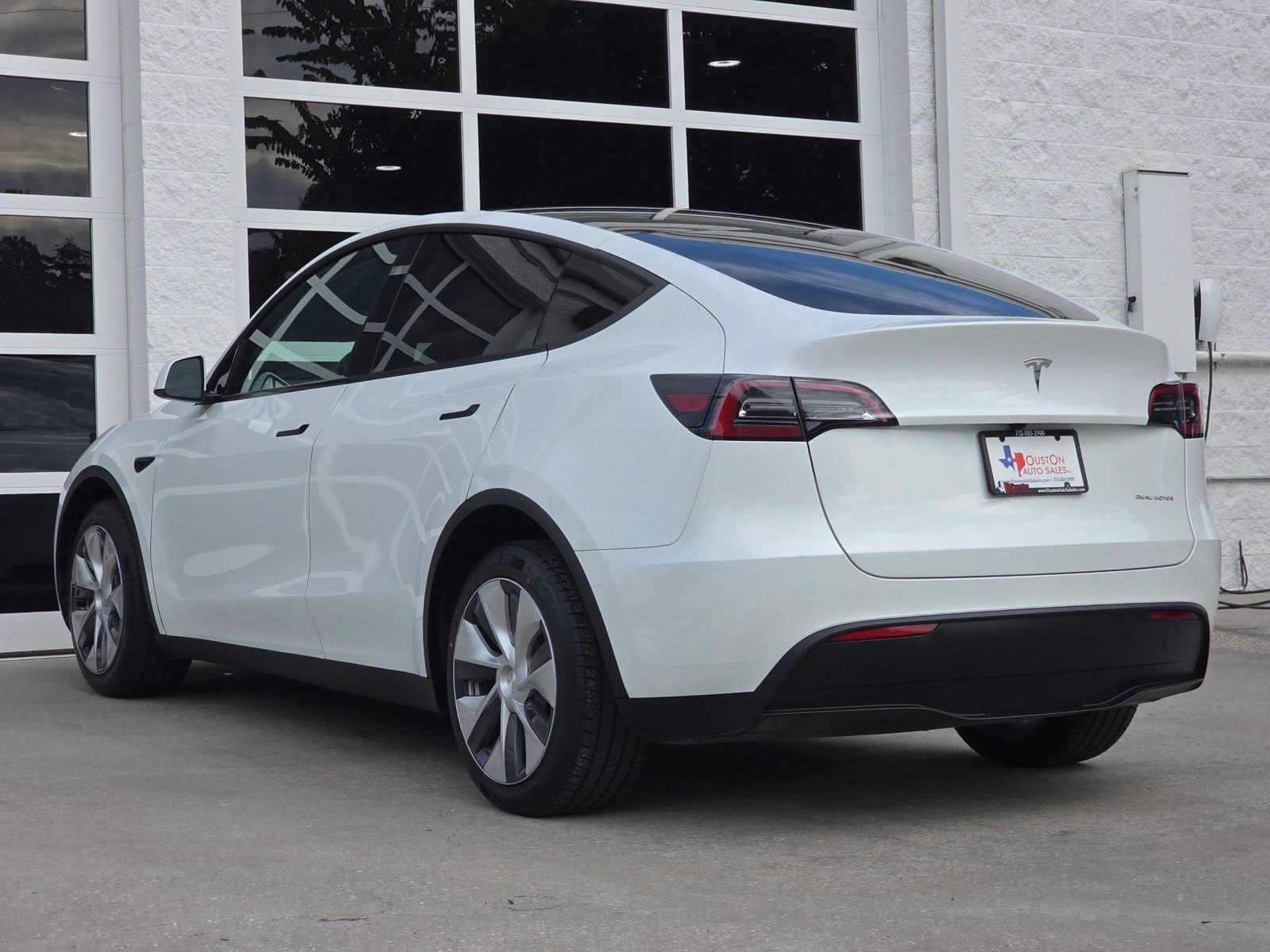 Used 2023 Tesla Model Y Long Range AWD/4WD image 7