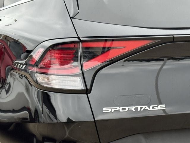 Used 2024 Kia Sportage EX FWD image 6