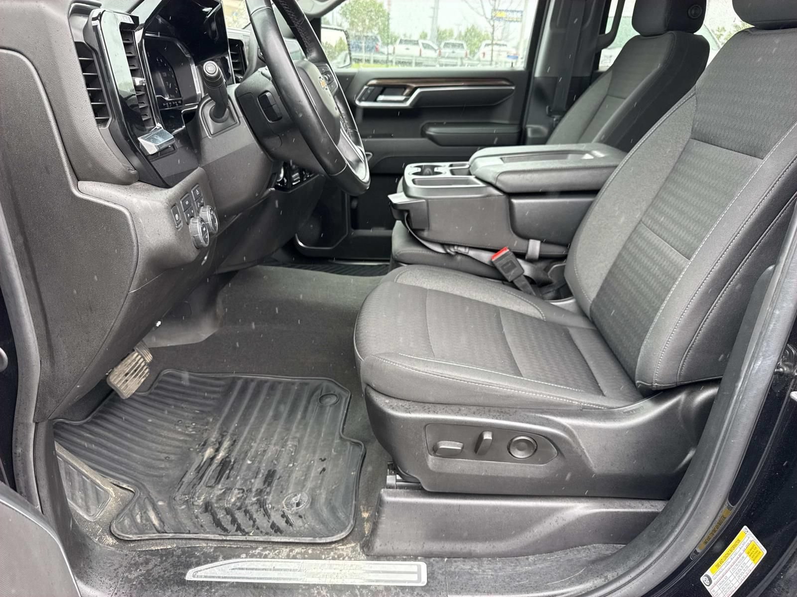 Used 2025 Chevrolet Silverado 1500 LT AWD/4WD image 28