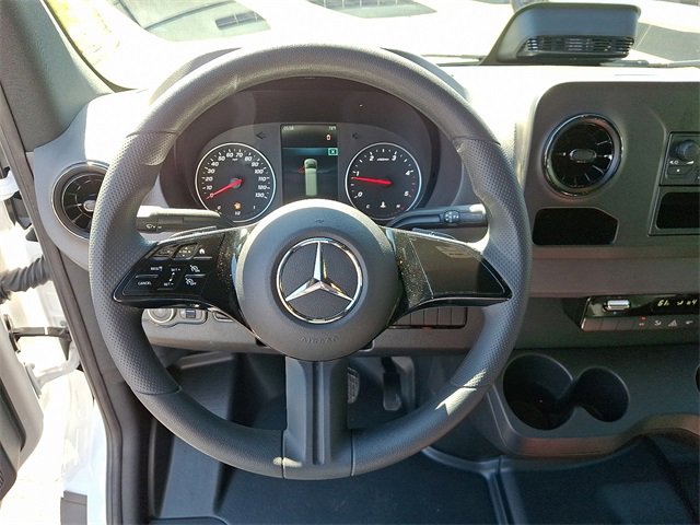 Used 2025 Mercedes-Benz Sprinter 2500 image 18