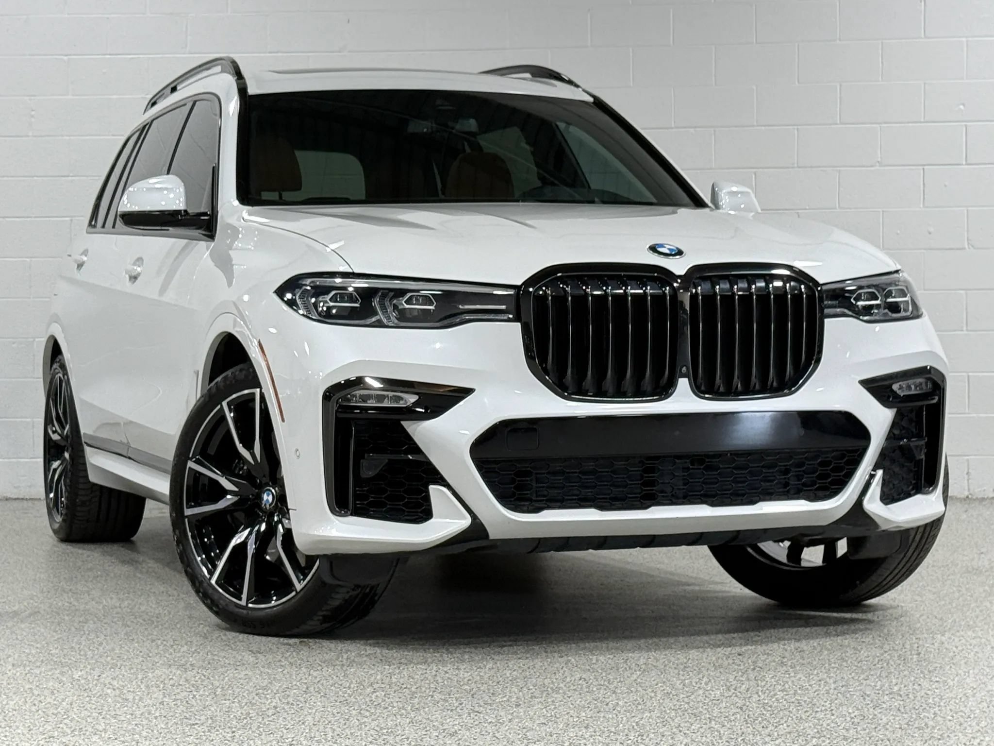 Used 2021 BMW X7 xDrive40i w/ M Sport Package AWD/4WD image 4