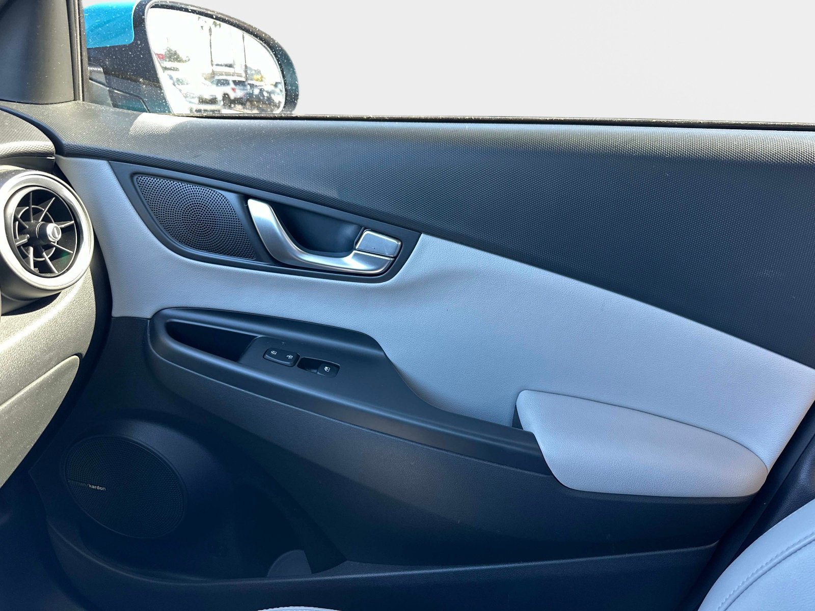 Used 2022 Hyundai Kona Limited image 24