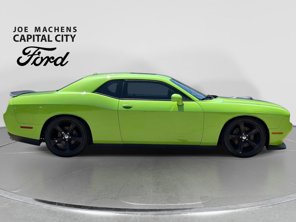 Used 2015 Dodge Challenger R/T RWD image 3