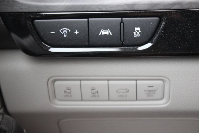 Used 2024 Kia Carnival EX FWD image 17