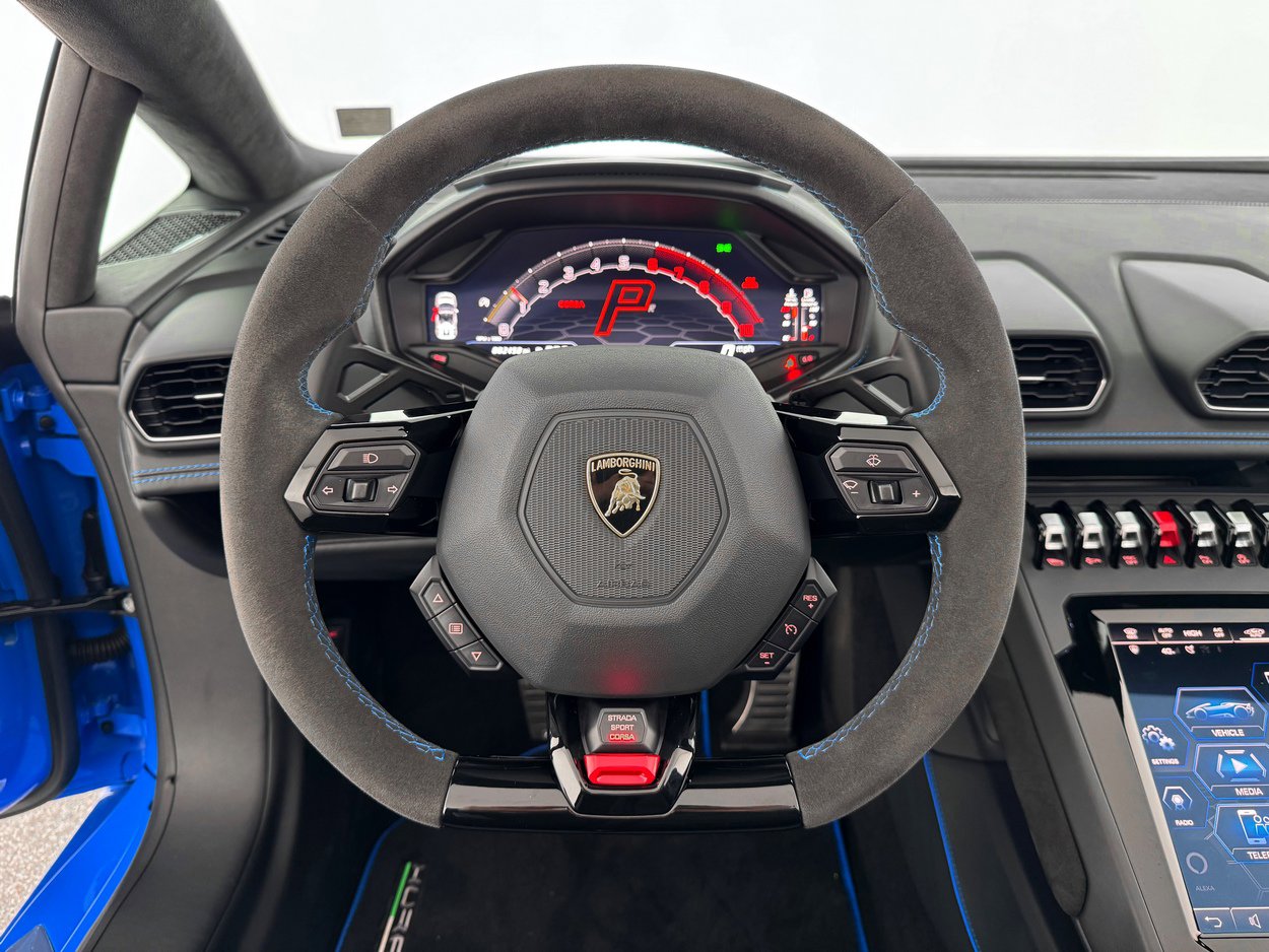 Used 2022 Lamborghini Huracan EVO image 11
