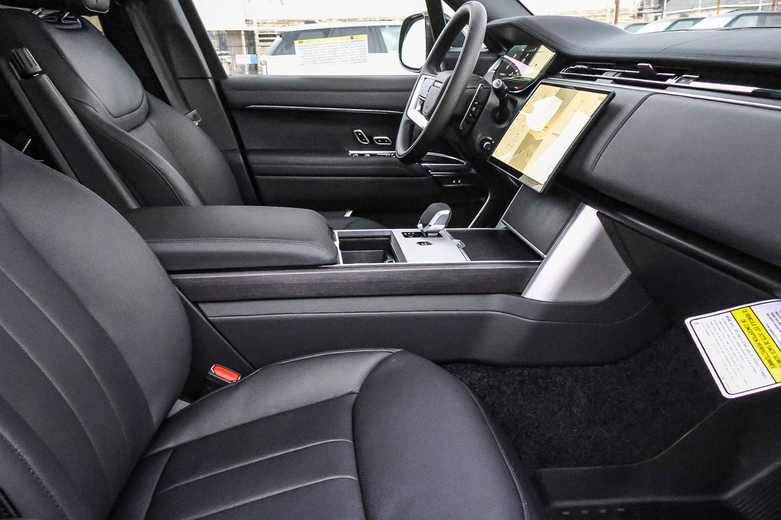 New 2026 Land Rover Range Rover SE image 17