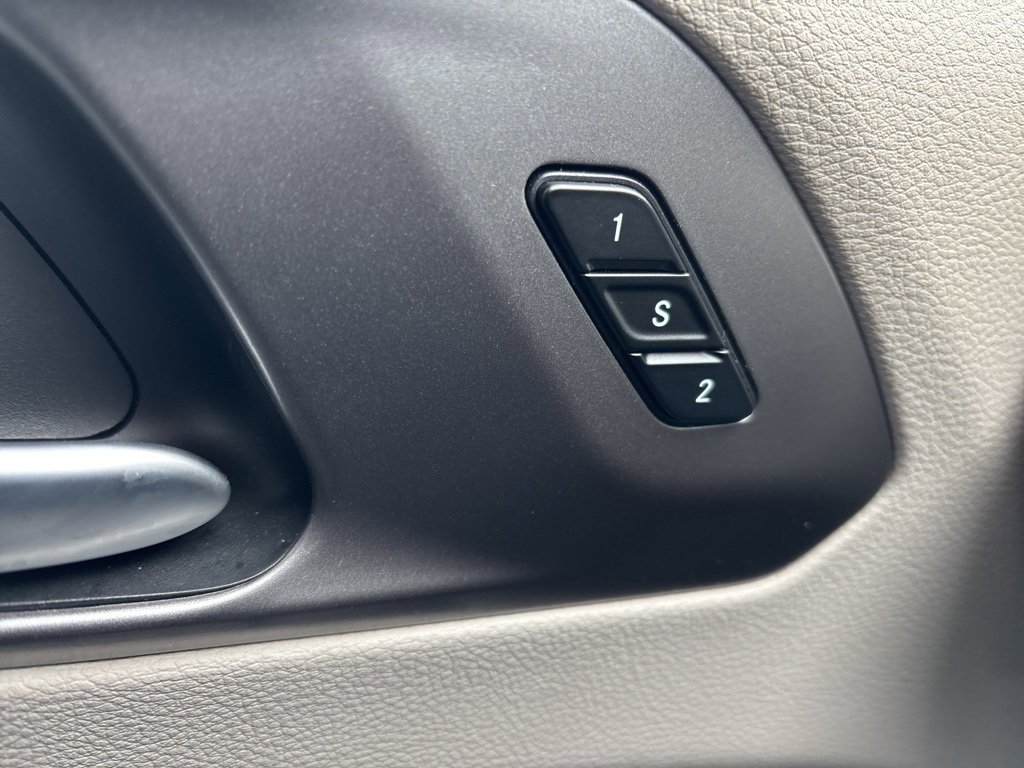 Used 2024 Chrysler Pacifica Touring-L image 31