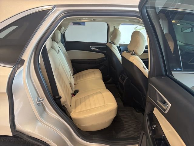 Used 2017 Ford Edge SEL w/ Equipment Group 201A AWD/4WD image 18