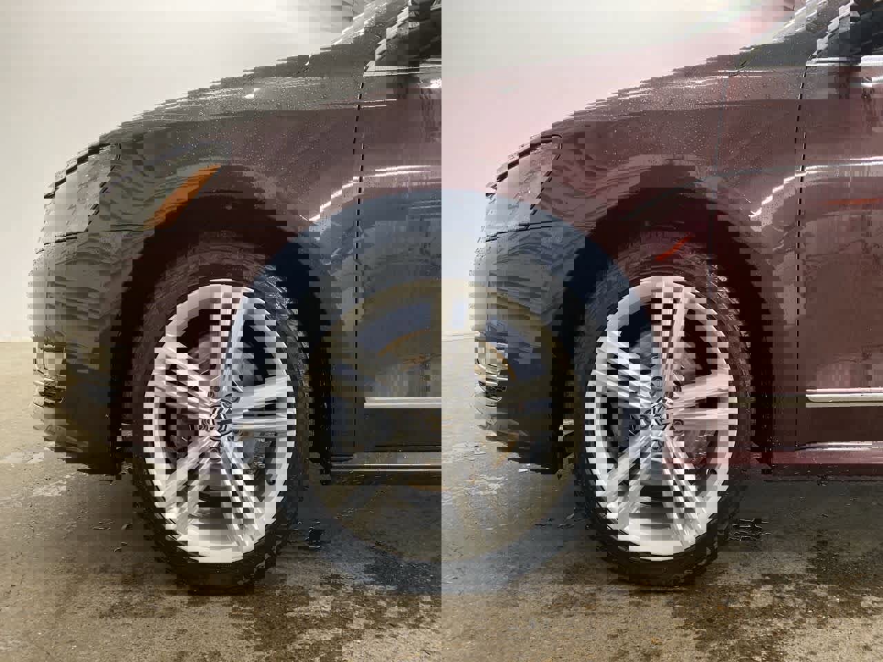 Used 2014 Volkswagen Passat TDI SEL Premium image 12