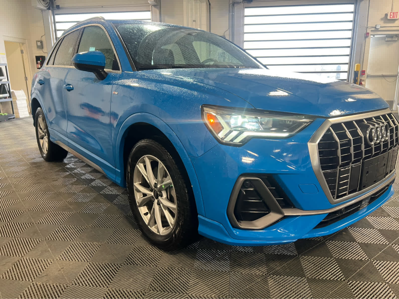 Used 2023 Audi Q3 2.0T Premium image 2