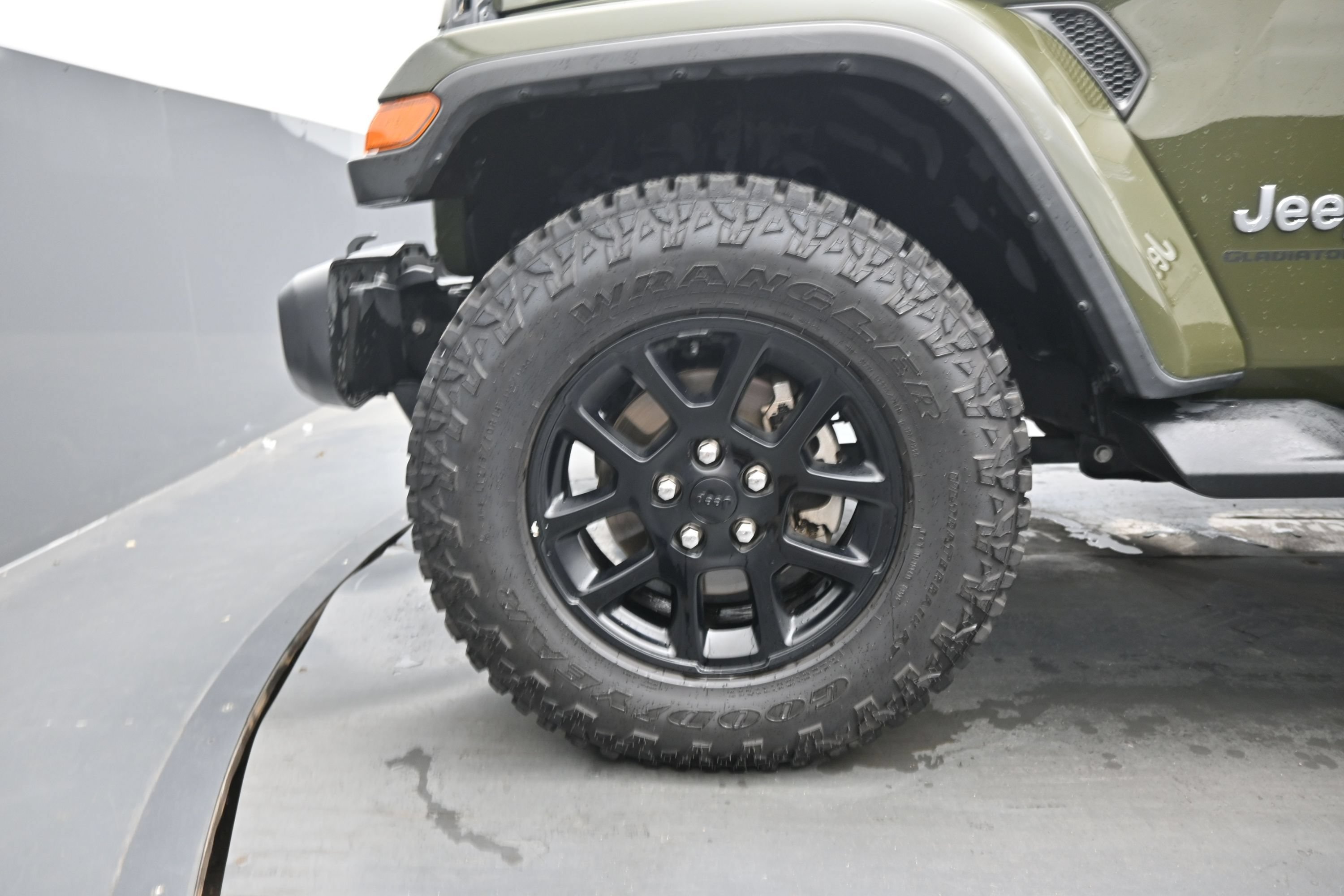 Used 2023 Jeep Gladiator Overland AWD/4WD image 11