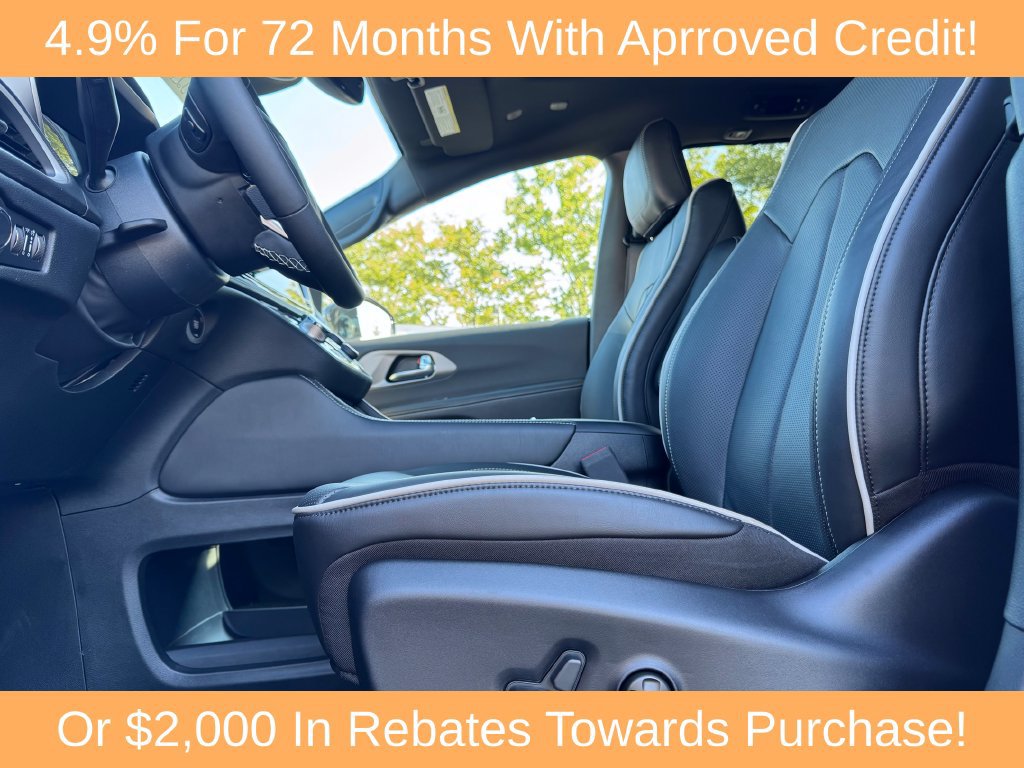 New 2027 Chrysler Pacifica Limited FWD image 17