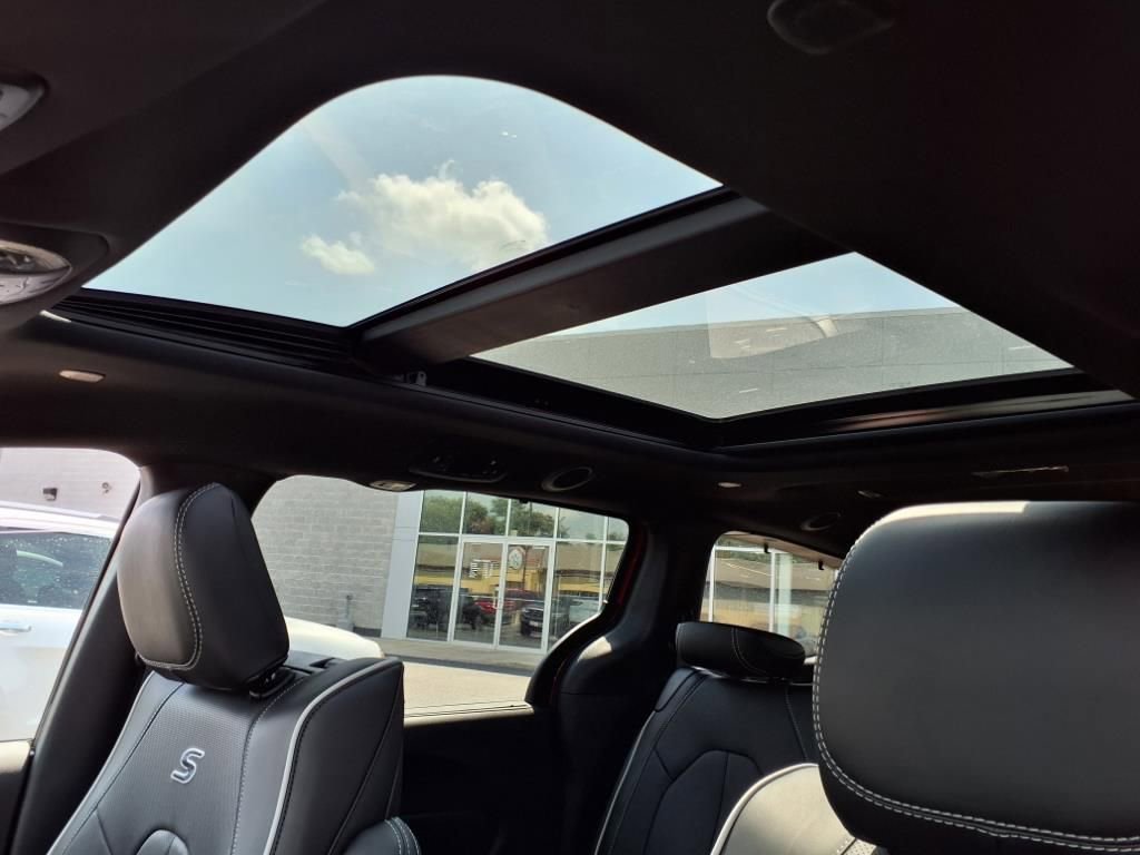 New 2026 Chrysler Pacifica Limited image 20