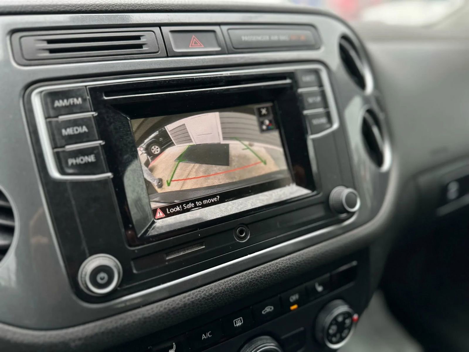 Used 2016 Volkswagen Tiguan S image 27