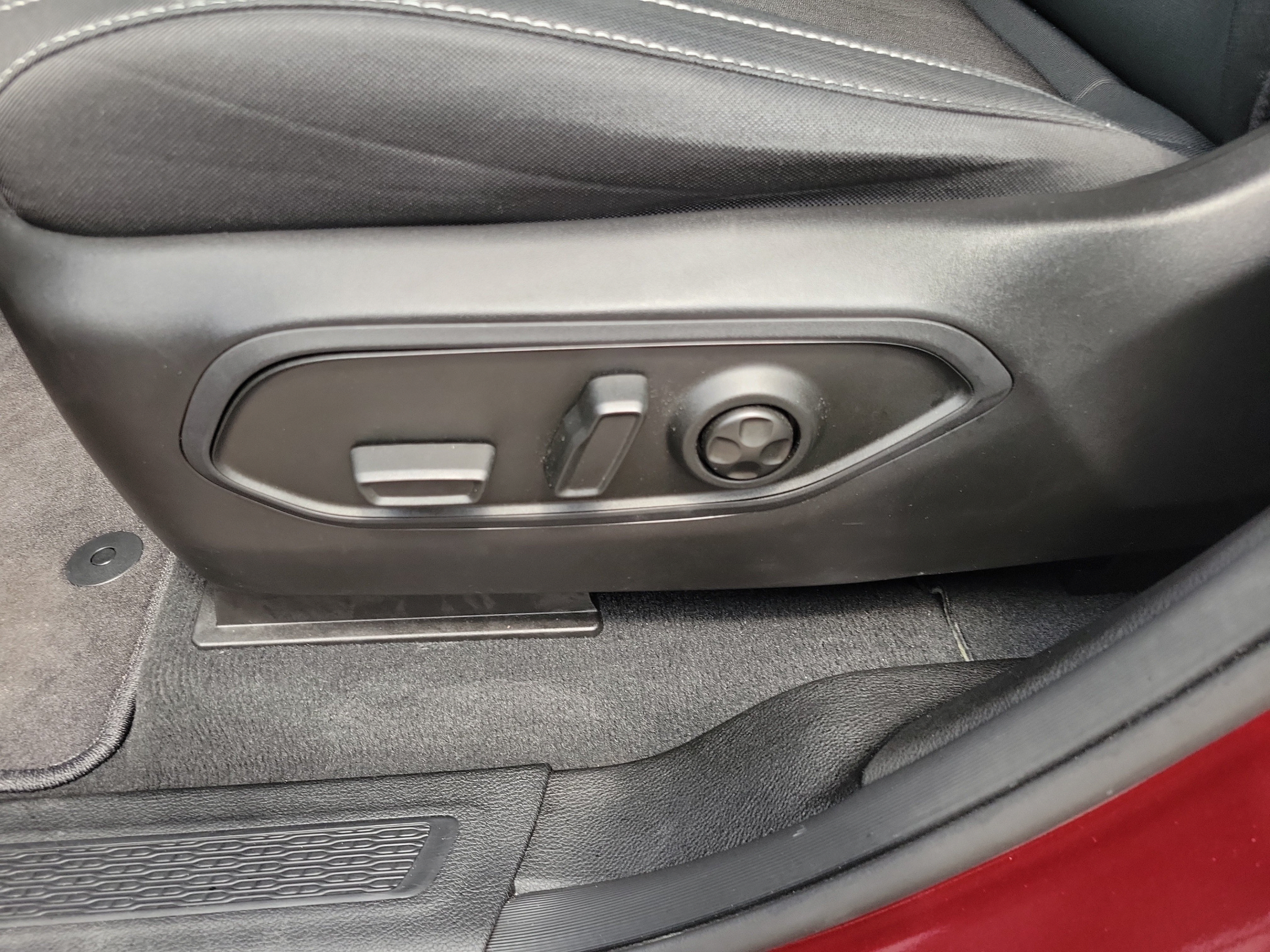 Used 2025 Jeep Grand Cherokee Laredo X RWD image 18