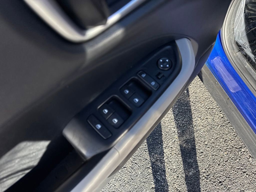 Used 2025 Hyundai Venue SEL image 16