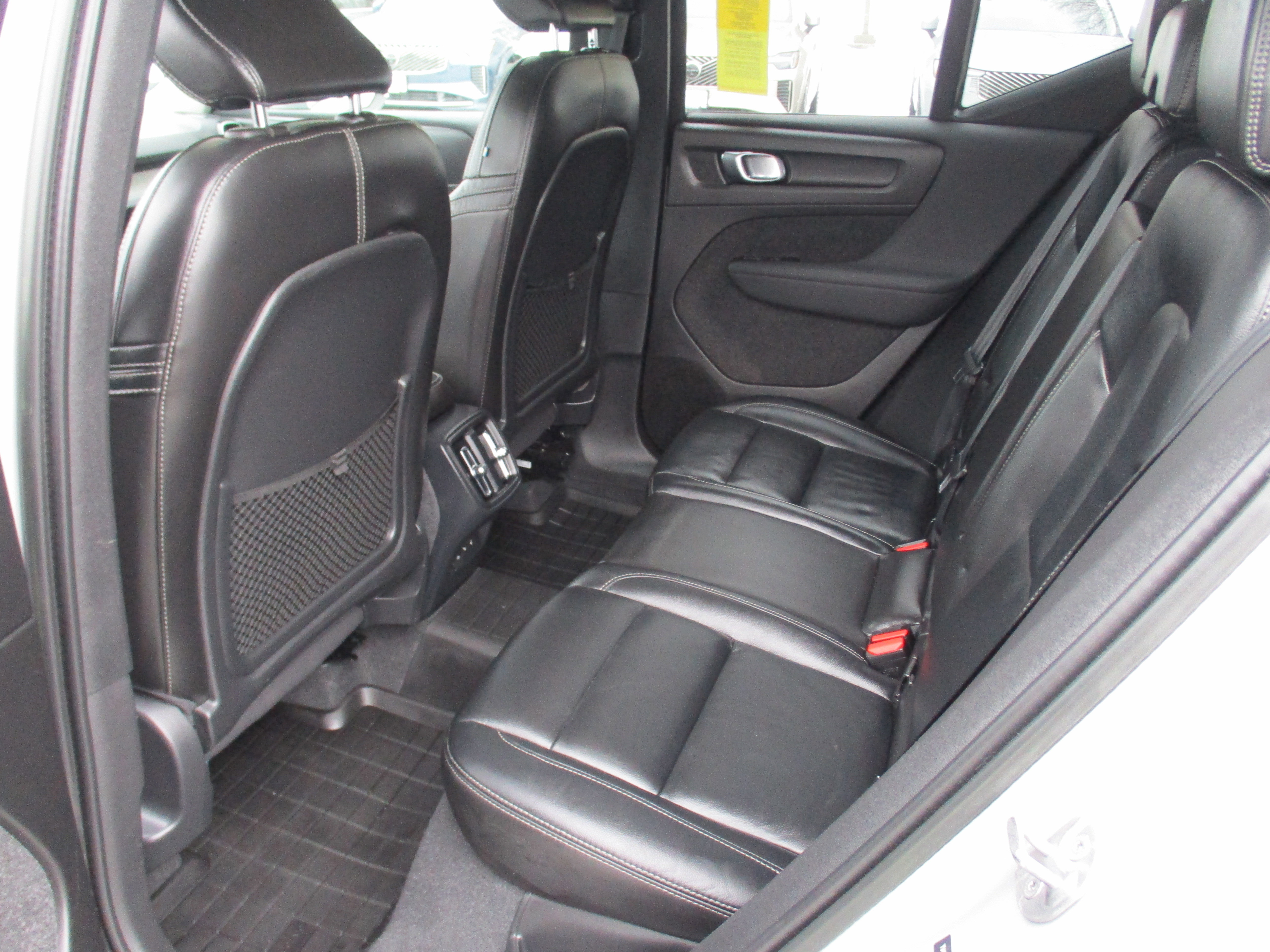 Certified 2023 Volvo XC40 B5 Core w/ Convenience Package image 12