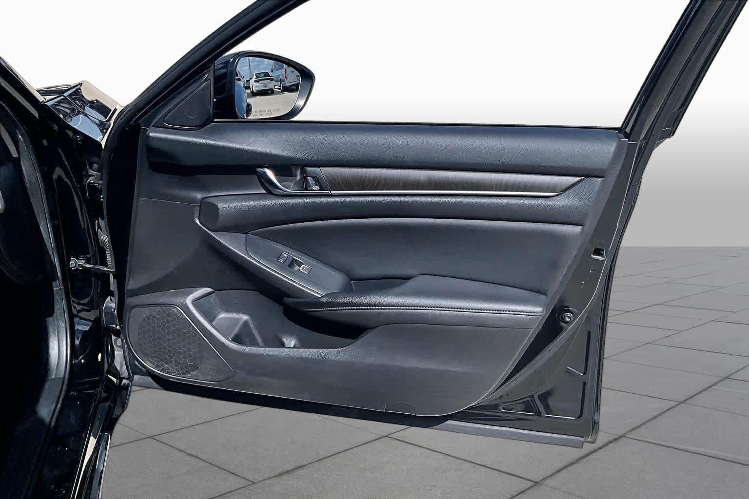 Used 2020 Honda Accord EX image 25