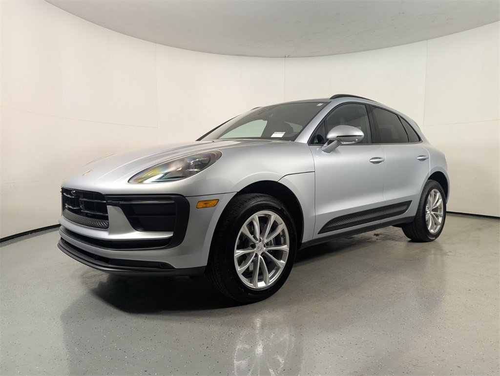 Used 2025 Porsche Macan Base w/ Premium Package Plus image 3