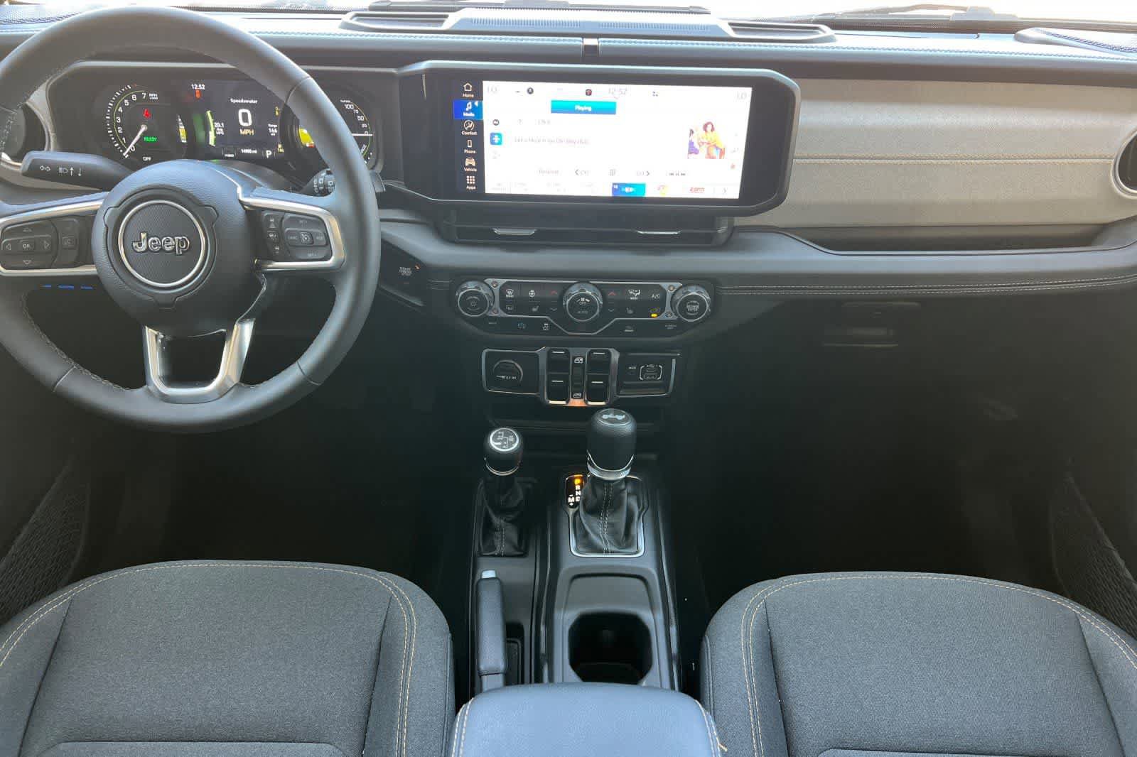 Used 2025 Jeep Wrangler Unlimited Sahara AWD/4WD image 4