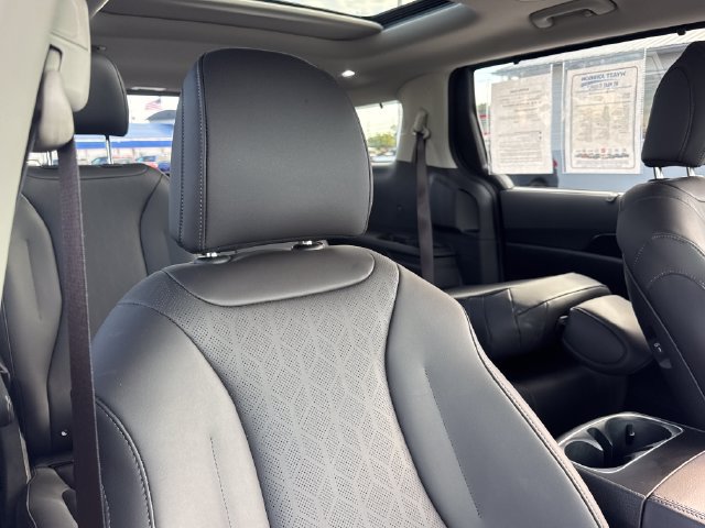 Used 2026 Kia Carnival SX w/ SX Dark Edition Package FWD image 31