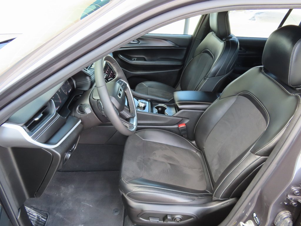 Certified 2024 Jeep Grand Cherokee Altitude image 21